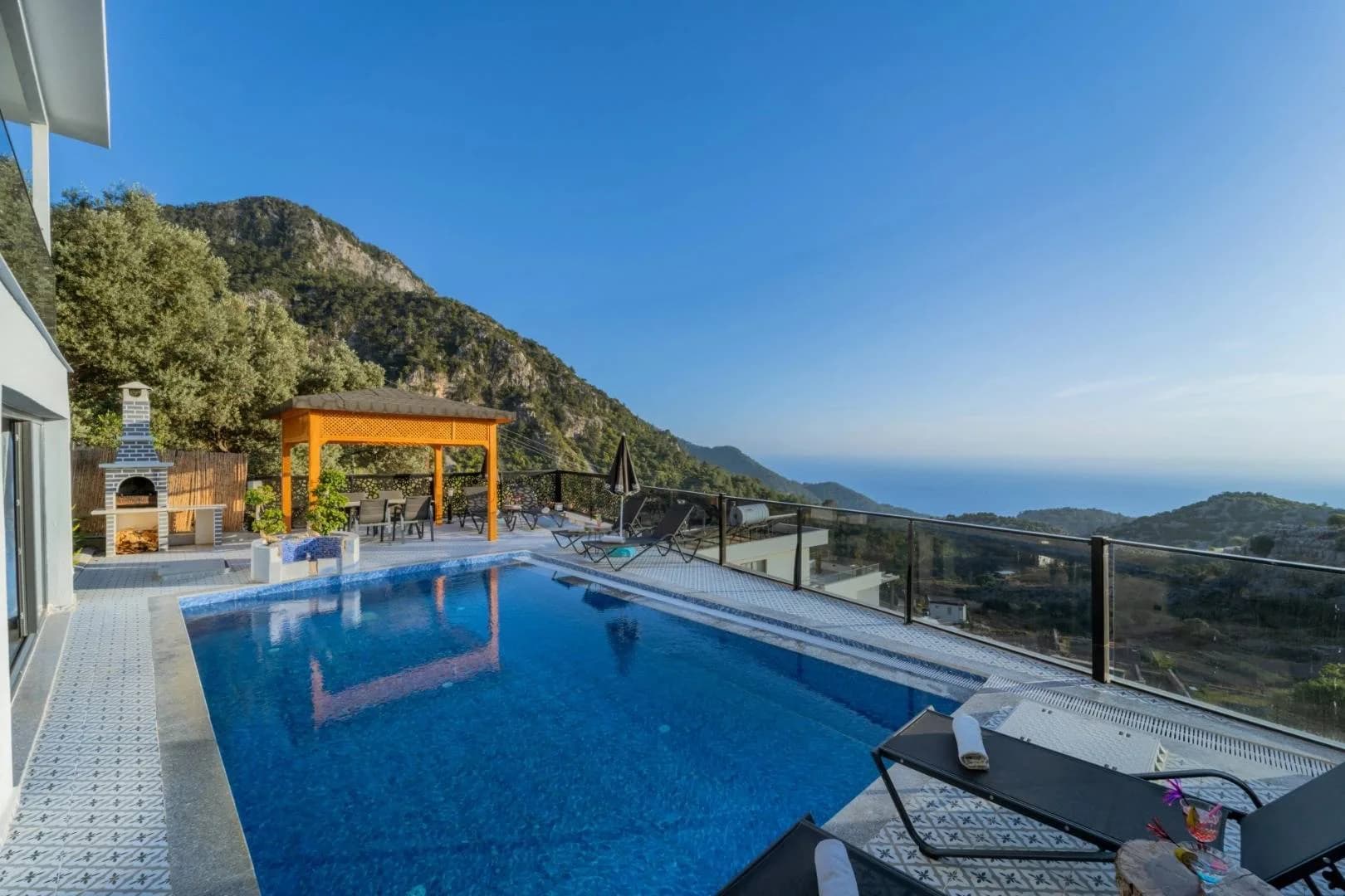 Fethiye Karaağaç'ta Deniz Manzaralı, Özel Havuzlu, Jakuzili Villa görsel 3