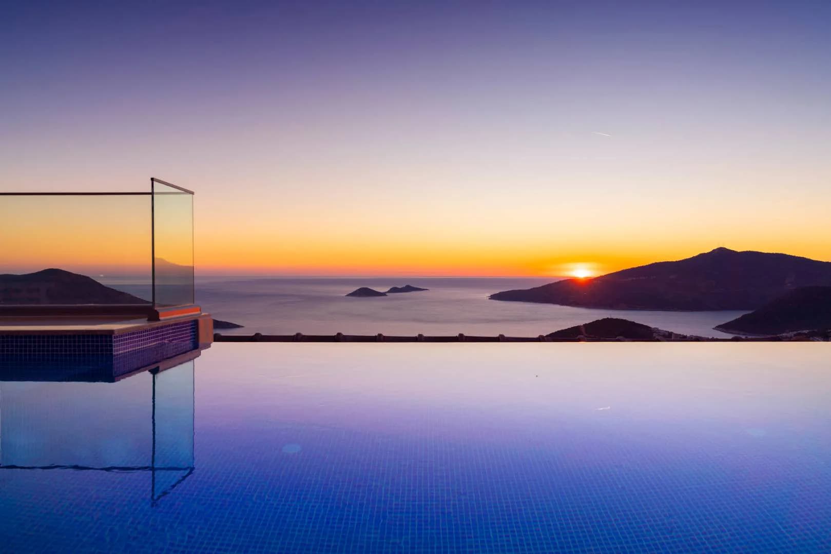 Kalkan Kördere'de Enfes Deniz Manzaralı, Özel Havuzlu, Jakuzili Villa görsel 3