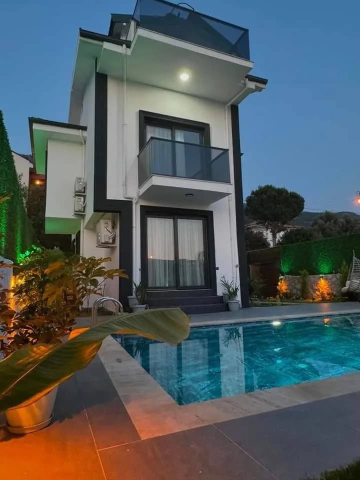 Fethiye Ölüdeniz'de Modern Tasarımlı, Özel Havuzlu, Konforlu Villa görsel 2