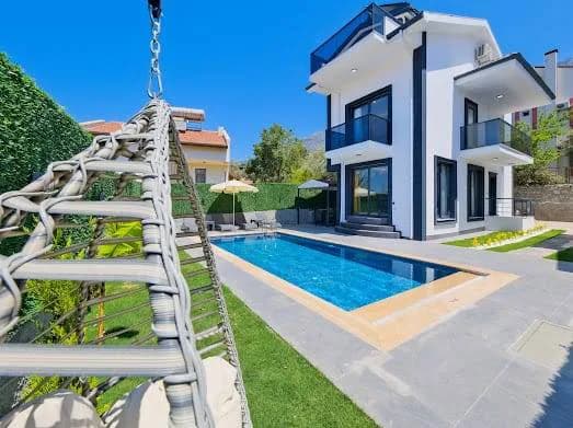 Fethiye Ölüdeniz'de Modern Tasarımlı, Özel Havuzlu, Konforlu Villa görsel 1