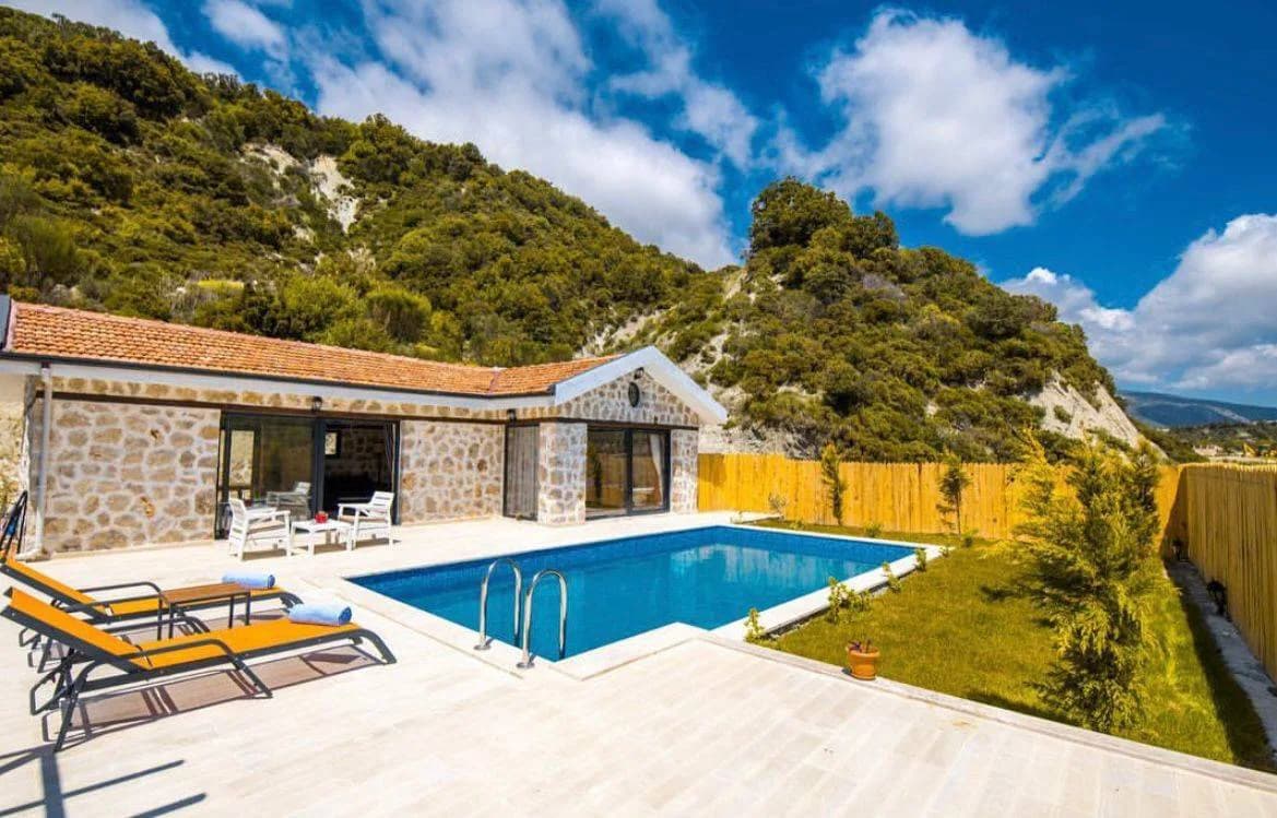 Kaş Sarıbelen'de Doğa İle İçiçe, Özel Havuzlu, Taş Villa görsel 1