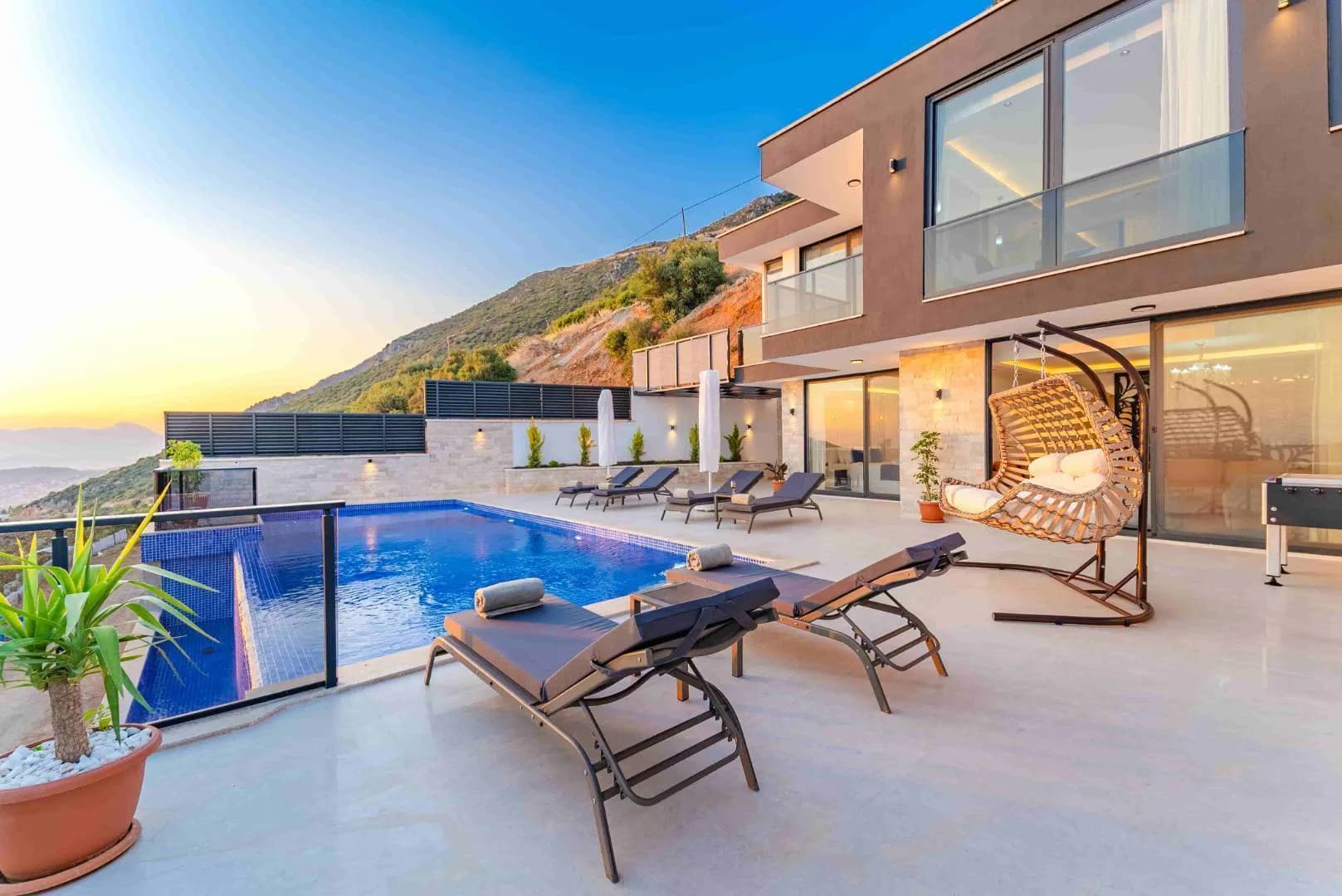 Kaş Kalkan'da Eşsiz Manzaralı, Özel Havuzlu, Lüks Villa görsel 1