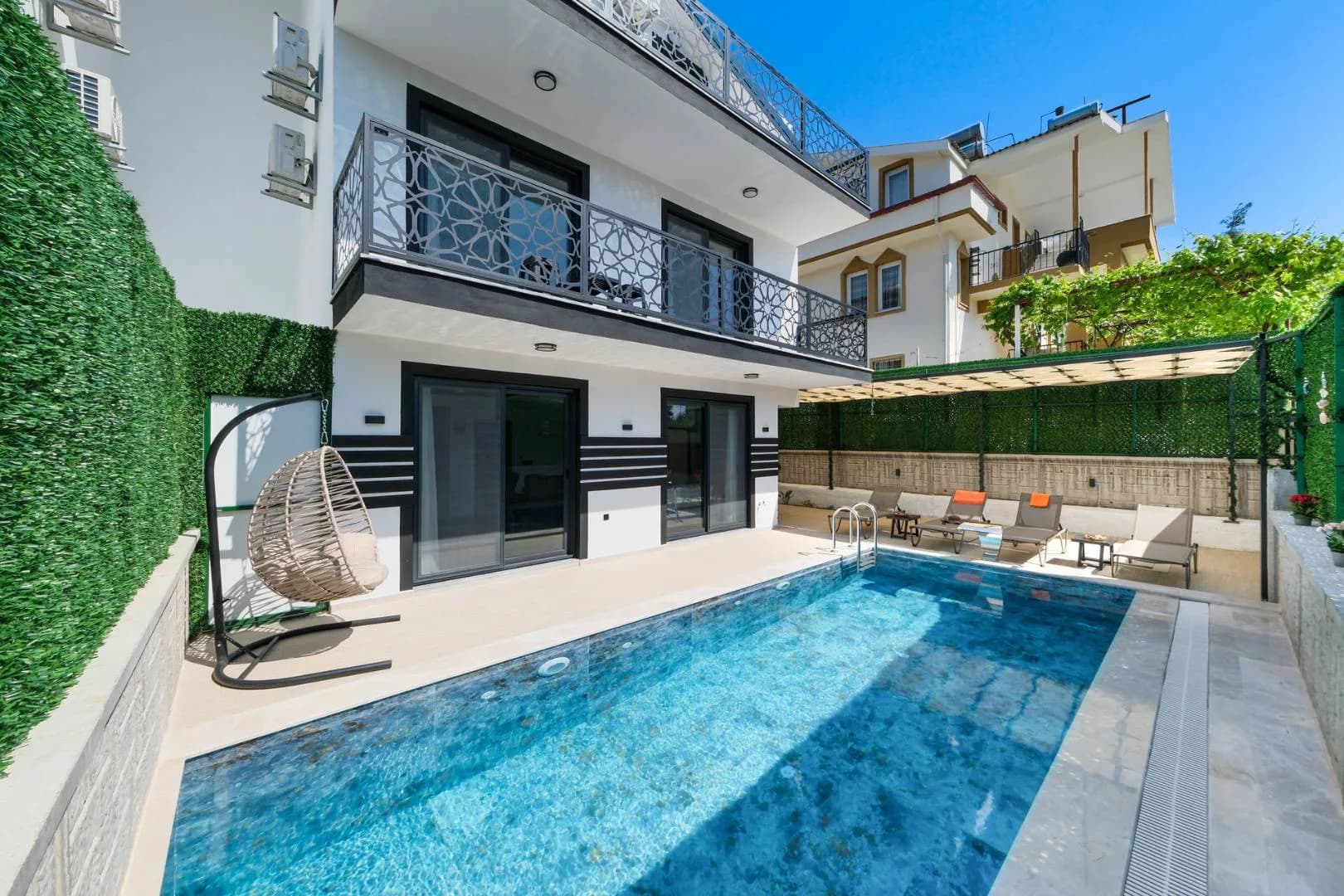 Fethiye Karagedik'te Merkezi Konumda, Özel Havuzlu, Modern Villa görsel 1