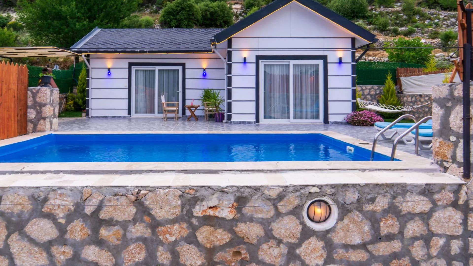 Kaş Sarıbelen'de Doğa İle İç İçe, Özel Havuzlu, 1+1 Villa görsel 1