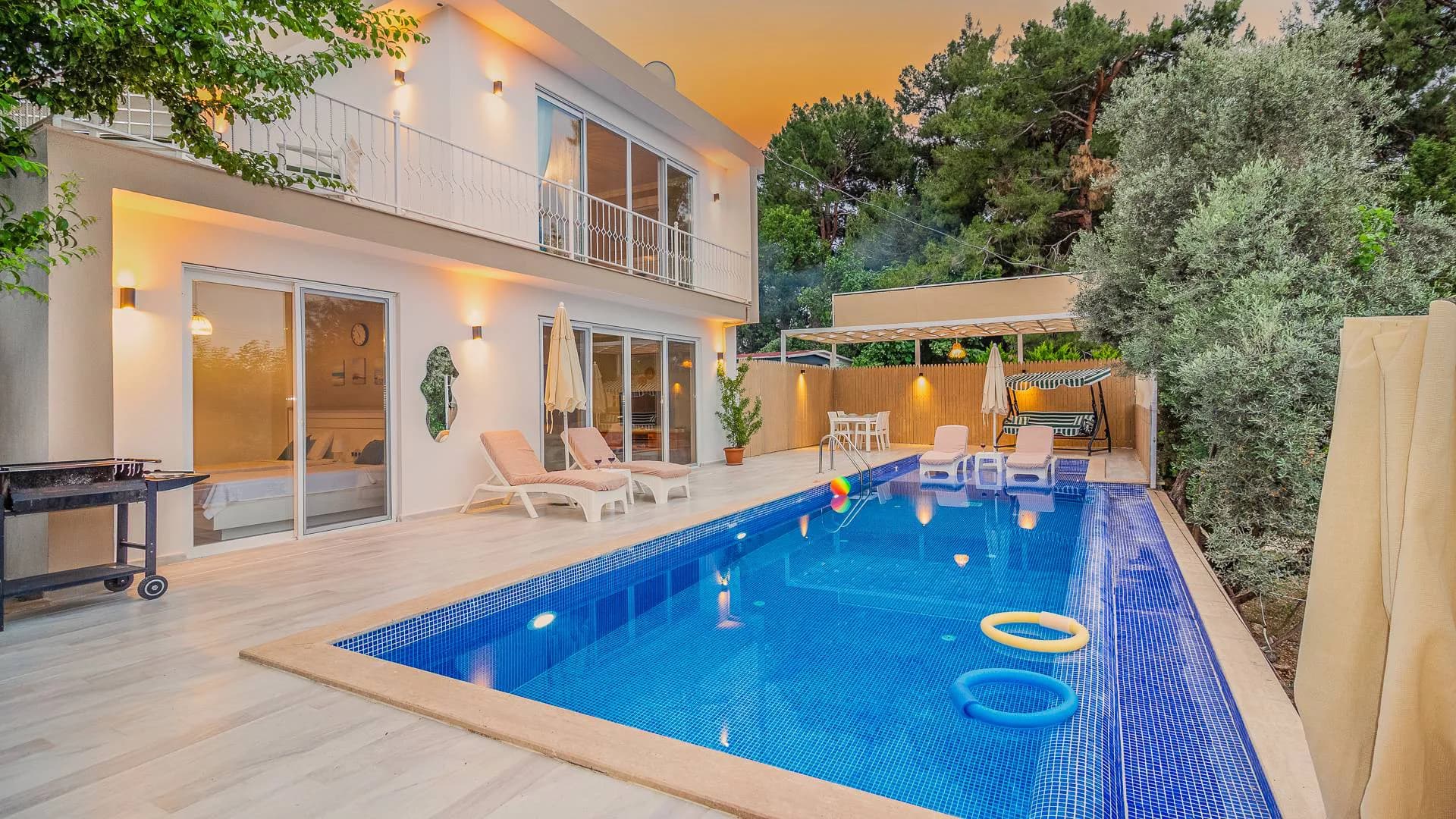 Kaş Üzümlü'de Çekirdek Ailelere Uygun, Özel Havuzlu, Jakuzili Villa görsel 1