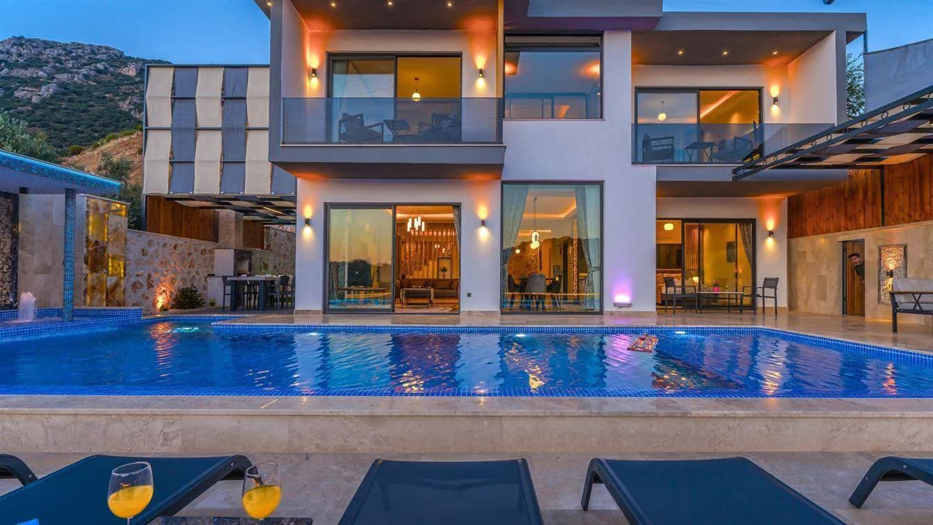 Kaş Bezirgan'da Huzurlu Doğada, Özel Havuzlu, Lüks Villa görsel 1