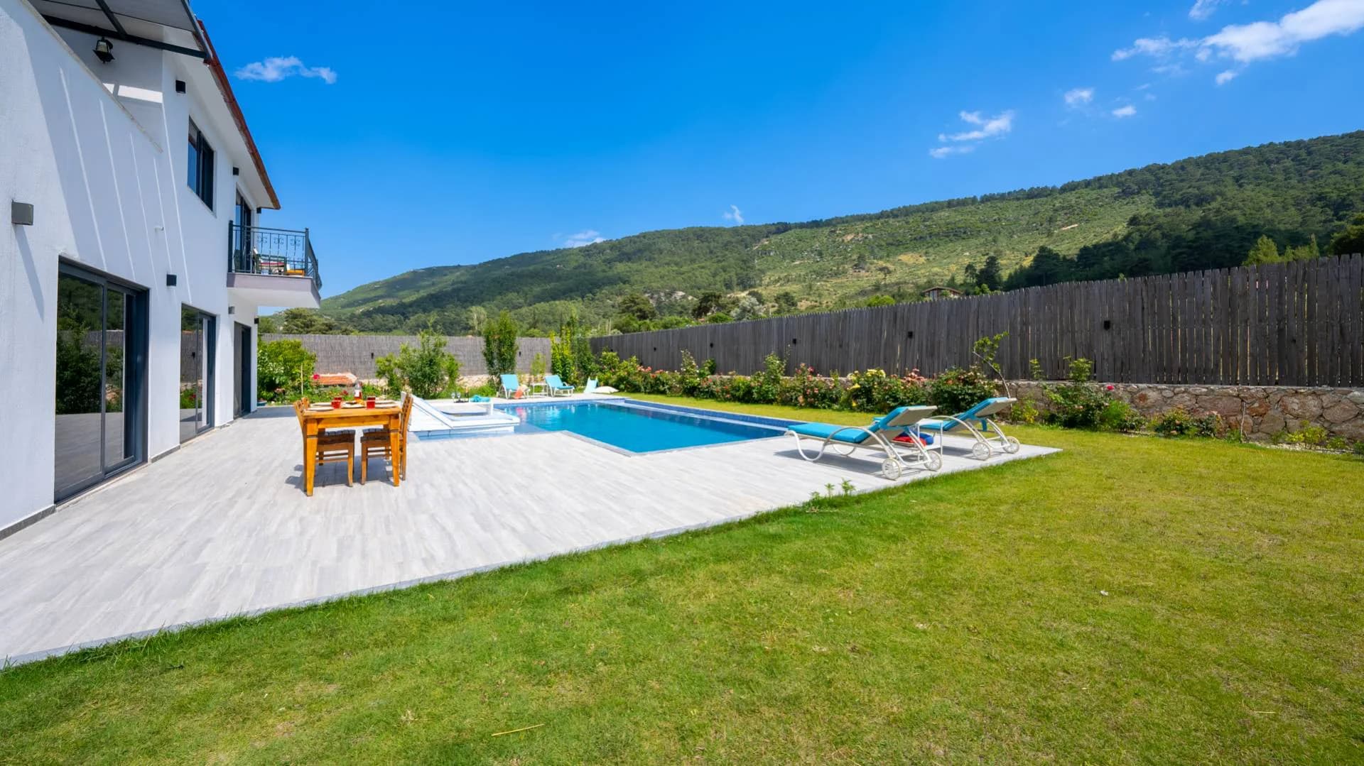 Kaş Hacıoğlan'da Geniş Bahçeli, Özel Havuzlu, Jakuzili Villa görsel 3