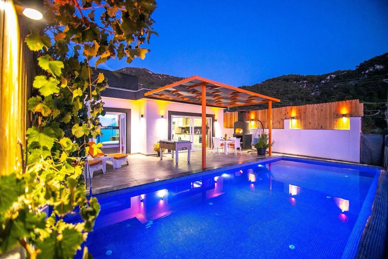 Kaş İslamlar'da Balayı Çiftlerine Uygun, Sonsuzluk Havuzlu, 1+1 Villa görsel 1