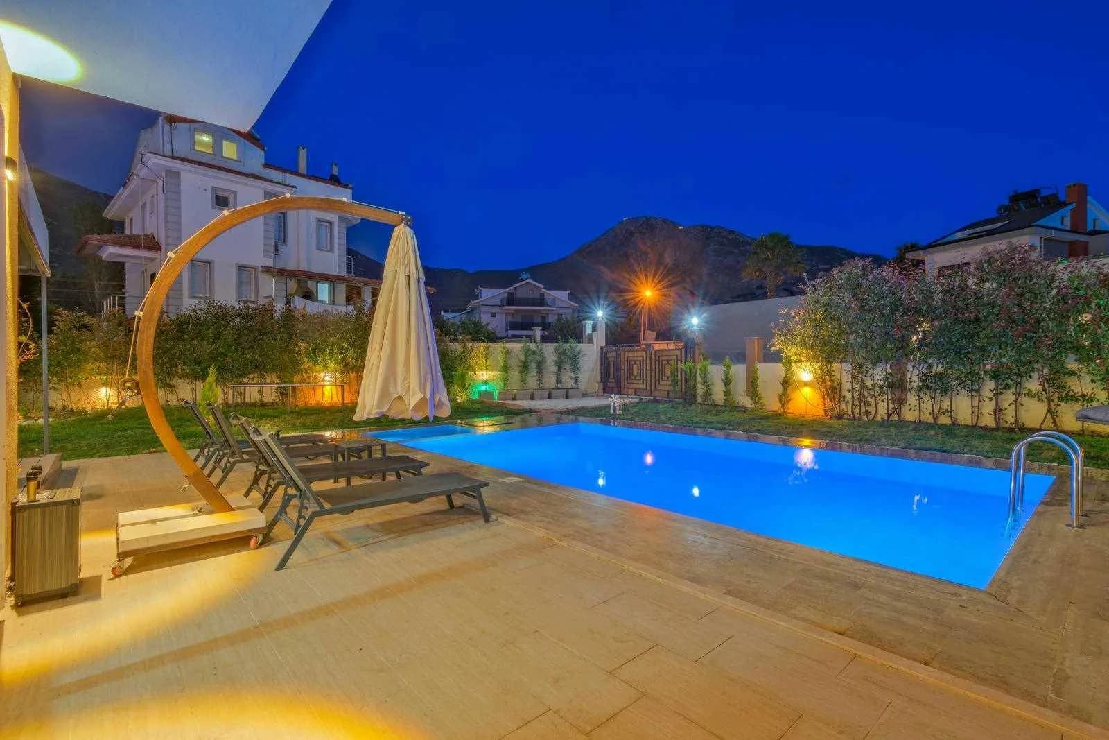 Fethiye Ölüdeniz'de Modern Tasarımlı, Özel Havuzlu, Bahçeli Villa görsel 3
