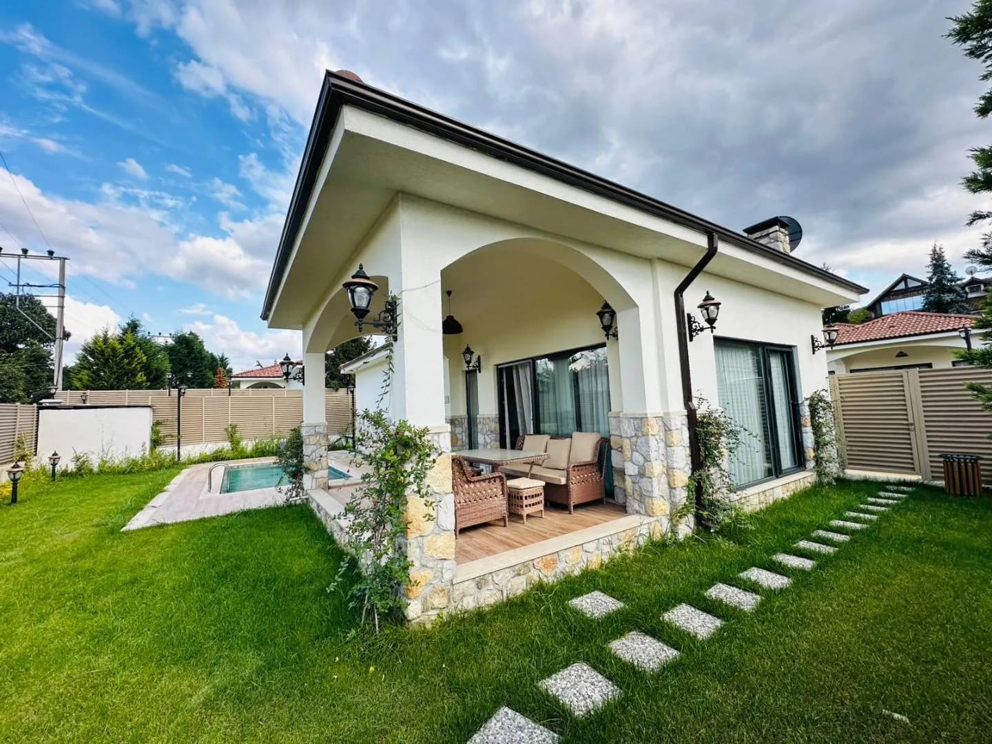 Sapanca Kırkpınar'da Doğayla Baş Başa, Isıtmalı Havuzlu, Kiralık Villa görsel 1