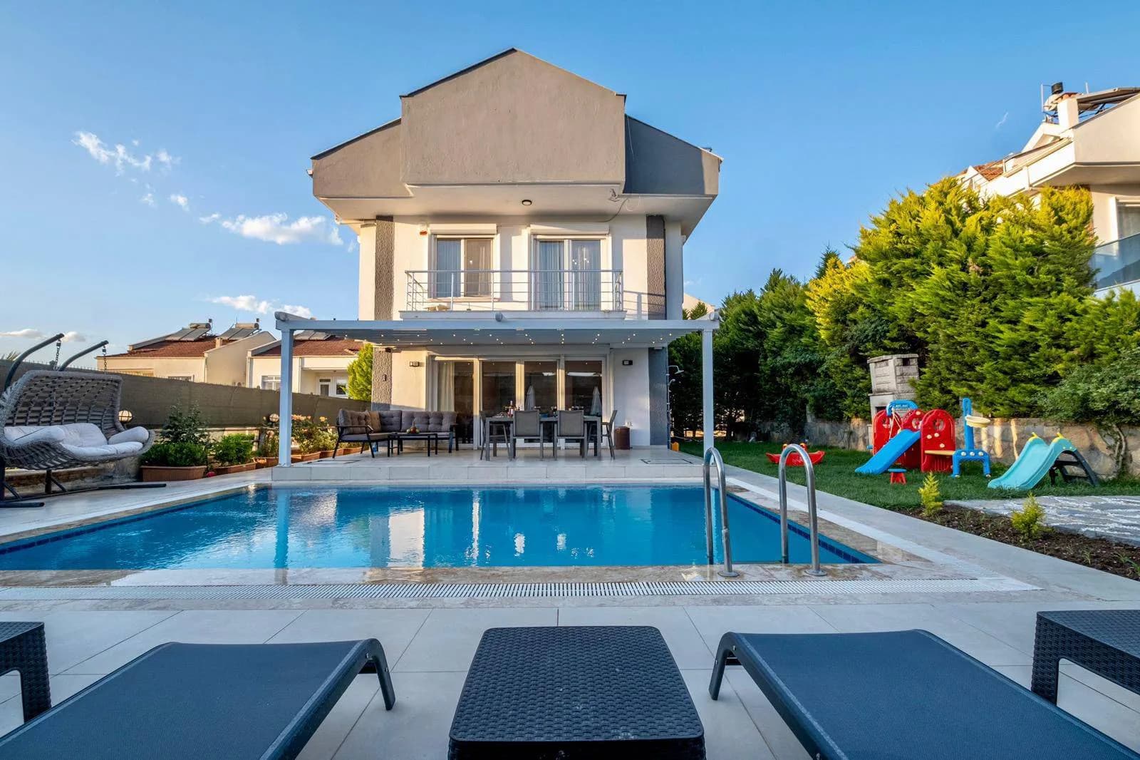 Fethiye Ölüdeniz'de Geniş Ailelere Uygun, Özel Havuzlu, Geniş Villa görsel 1