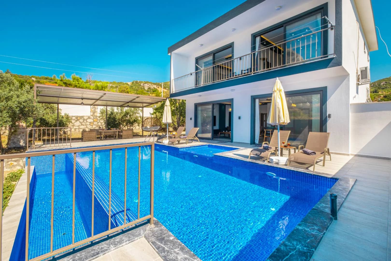 Kaş İkizce'de Muhteşem Dağ Manzaralı, Özel Havuzlu, Jakuzili Villa görsel 1