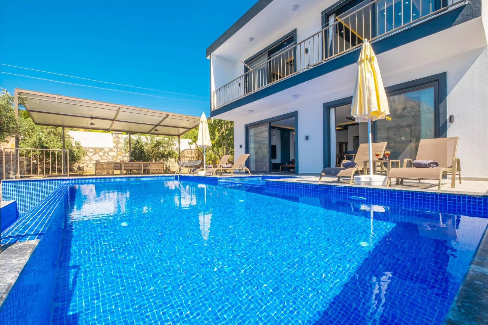 Kaş İkizce'de Muhteşem Dağ Manzaralı, Özel Havuzlu, Jakuzili Villa görsel 2