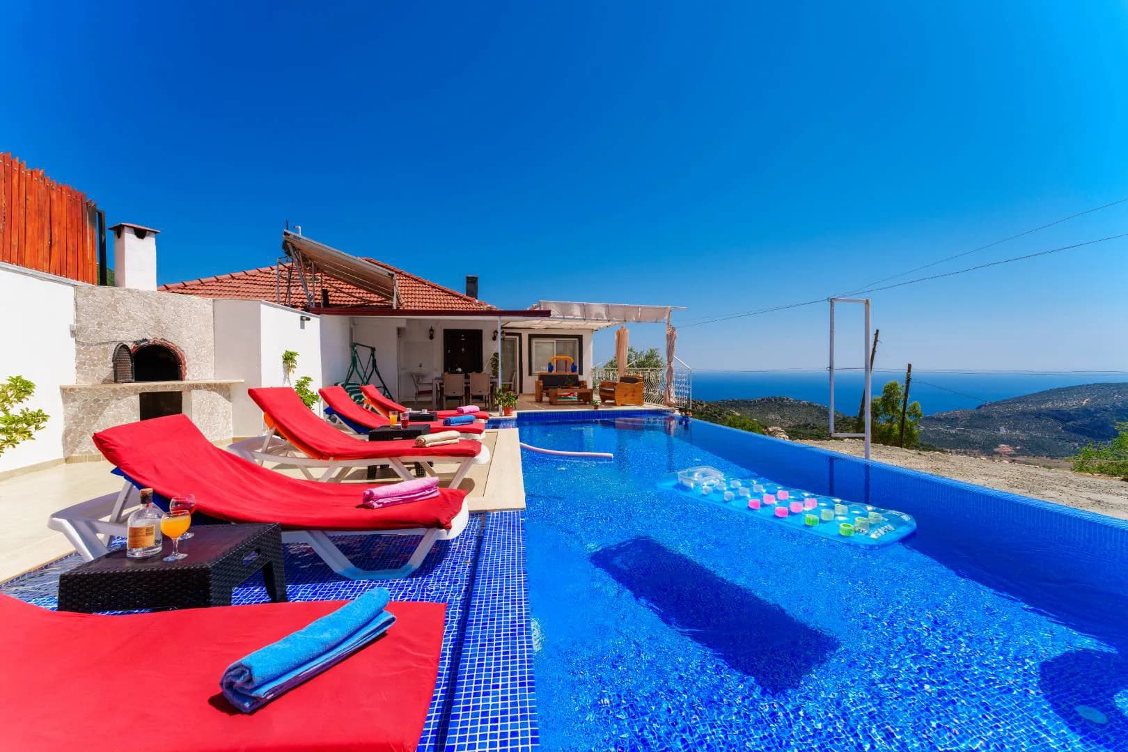 Kaş Bezirgan'da Deniz Manzaralı, Özel Havuzlu, Konforlu Villa görsel 1