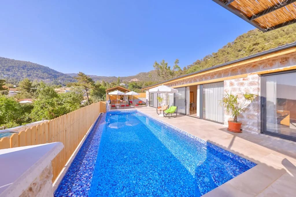 Kalkan İslamlar'da Doğa Manzaralı, Özel Havuzlu, Taş Mimarili Villa görsel 2