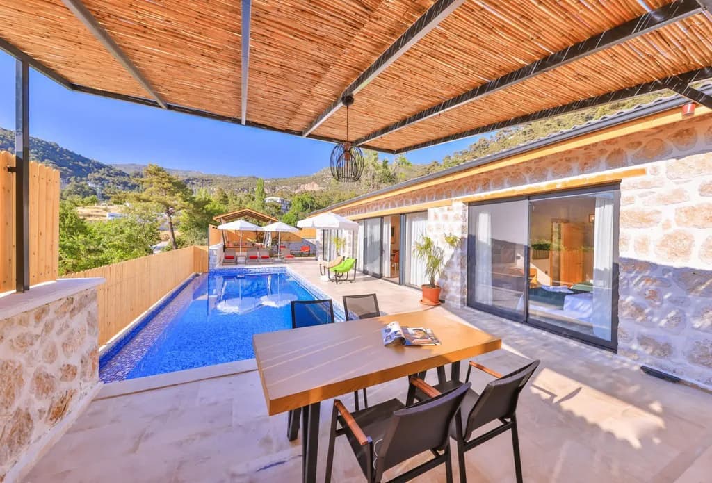 Kalkan İslamlar'da Doğa Manzaralı, Özel Havuzlu, Taş Mimarili Villa görsel 1