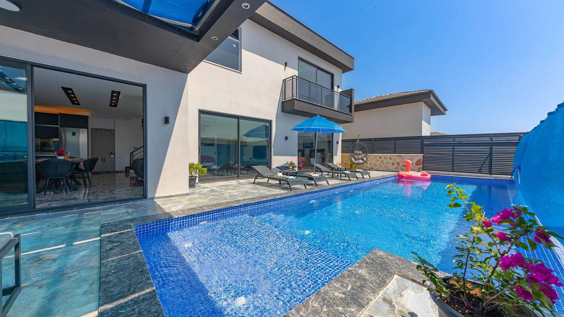 Kaş Yeşilköy'de Geniş Ailelere Uygun, Özel Havuzlu, Olanaklı Villa görsel 1