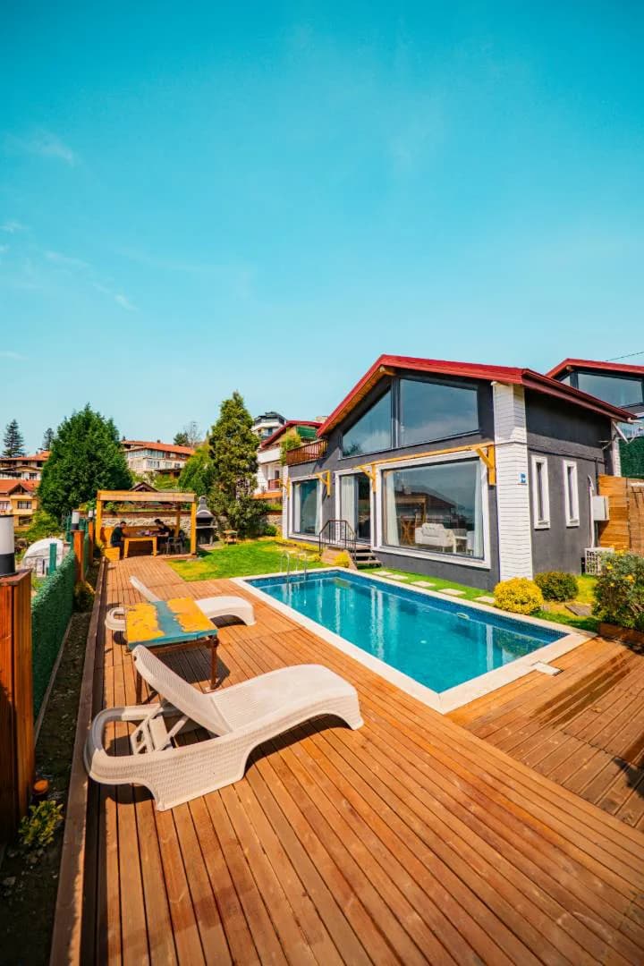Sapanca'da Göl'de Enfes Manzaralı, Isıtmalı Havuzlu, Balayı Villası görsel 1