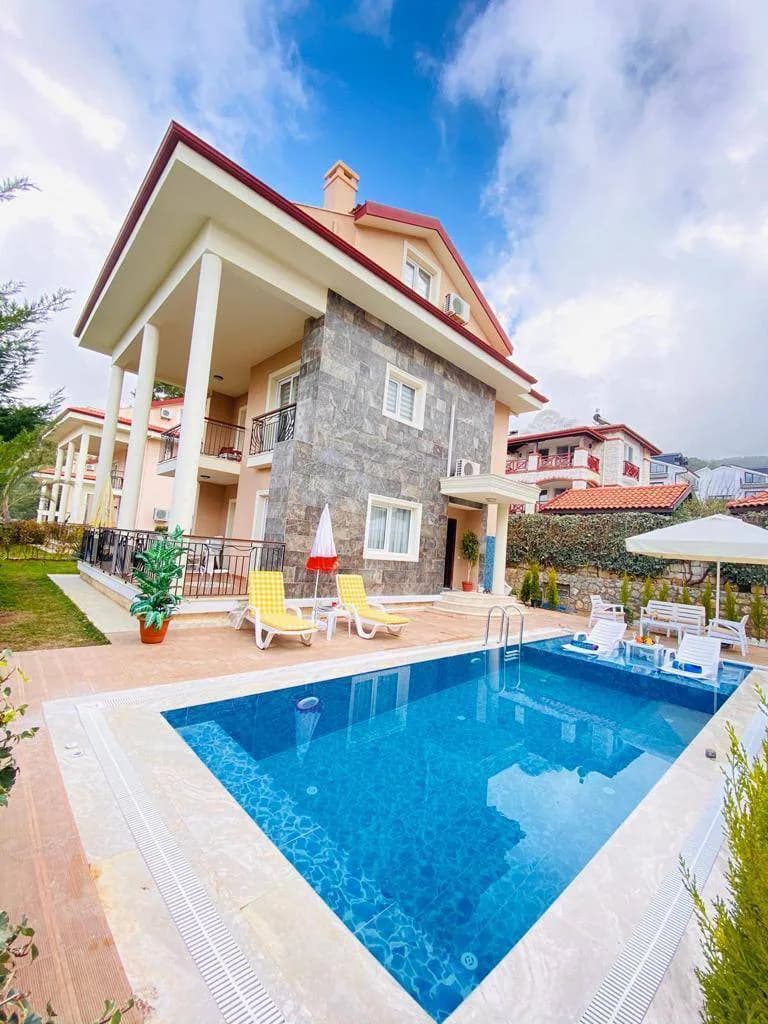 Fethiye Ölüdeniz'de Site İçerisinde, Ortak ve Özel Havuzlu, Kiralık Villa görsel 1