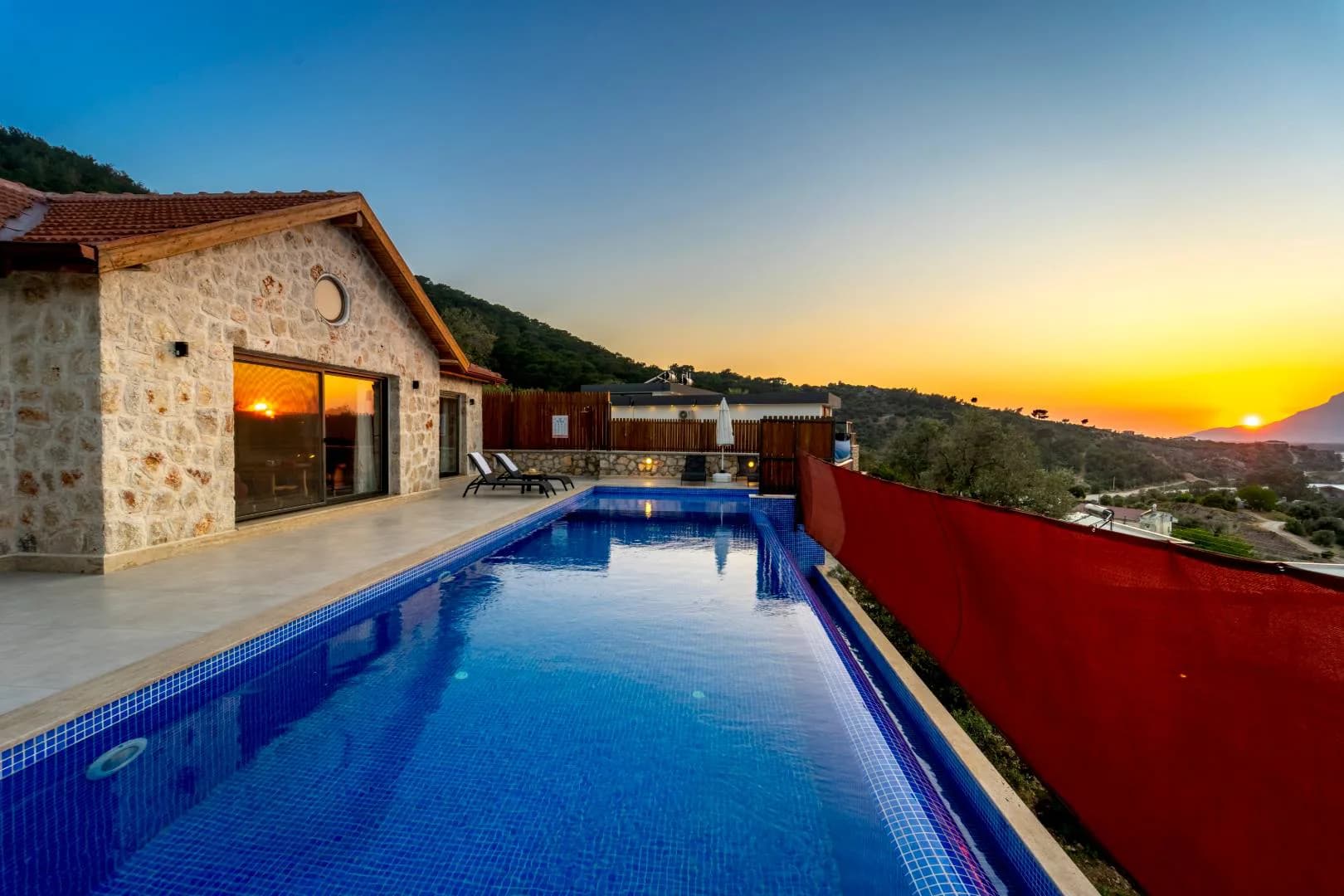 Kaş Gelemiş'te Göz Alıcı Doğada, Özel Havuzlu, Taş Villa görsel 1