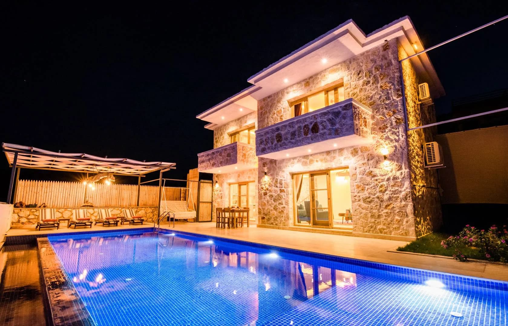 Kaş Gelemiş'te Otantik Tasarımlı, Özel Havuzlu, Jakuzili Villa görsel 1