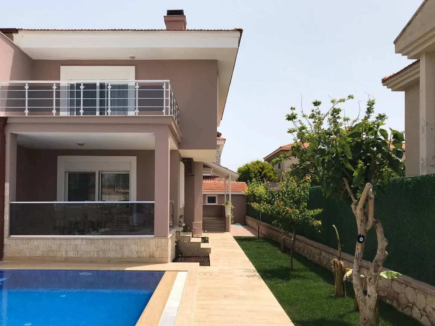 Çeşme Alaçatı'da Sakin Konumda, Özel Havuzlu, Modern Villa görsel 1