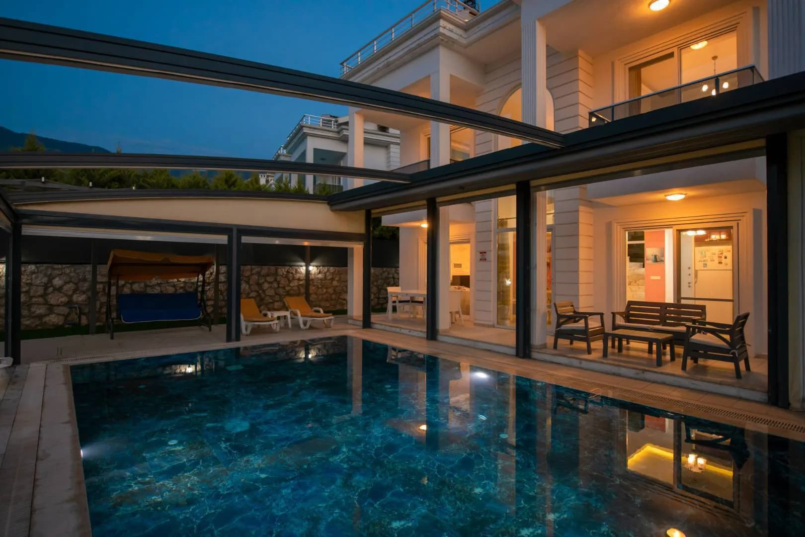 Fethiye Ölüdeniz'de Merkezi Konumda, Özel Havuzlu, Geniş Bahçeli Villa görsel 3