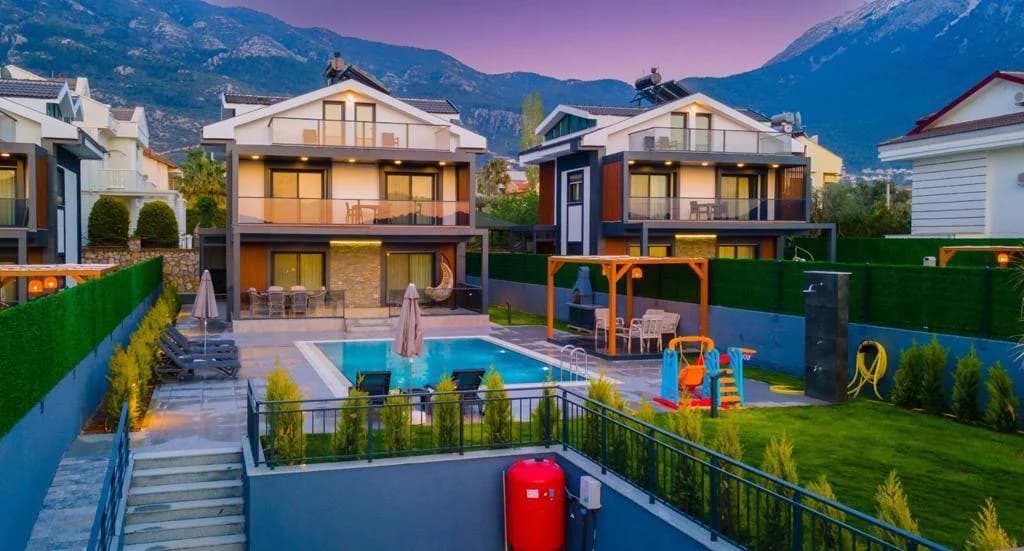 Fethiye Ölüdeniz'de Merkezi Konumda, 4+1, Bahçeli, Kiralık Villa görsel 1