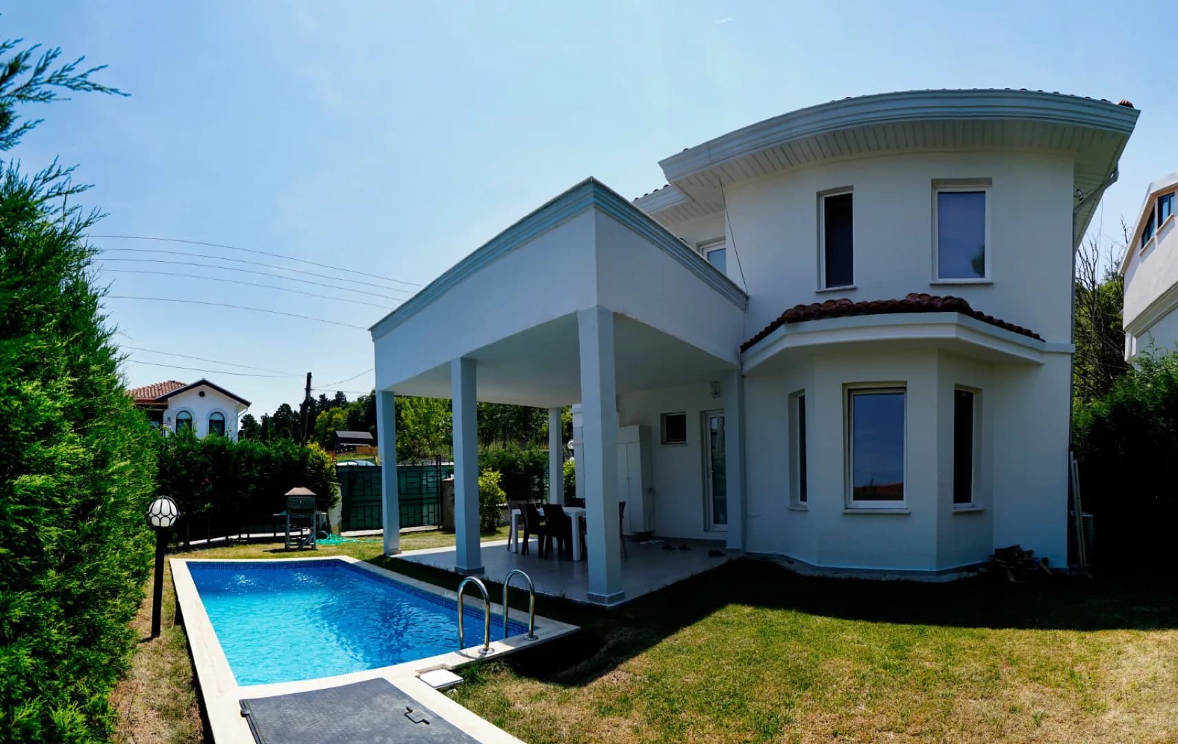 Sapanca'da Göl Manzaralı, Geniş Bahçeli, Isıtmalı Havuzlu, Kiralık Villa görsel 2
