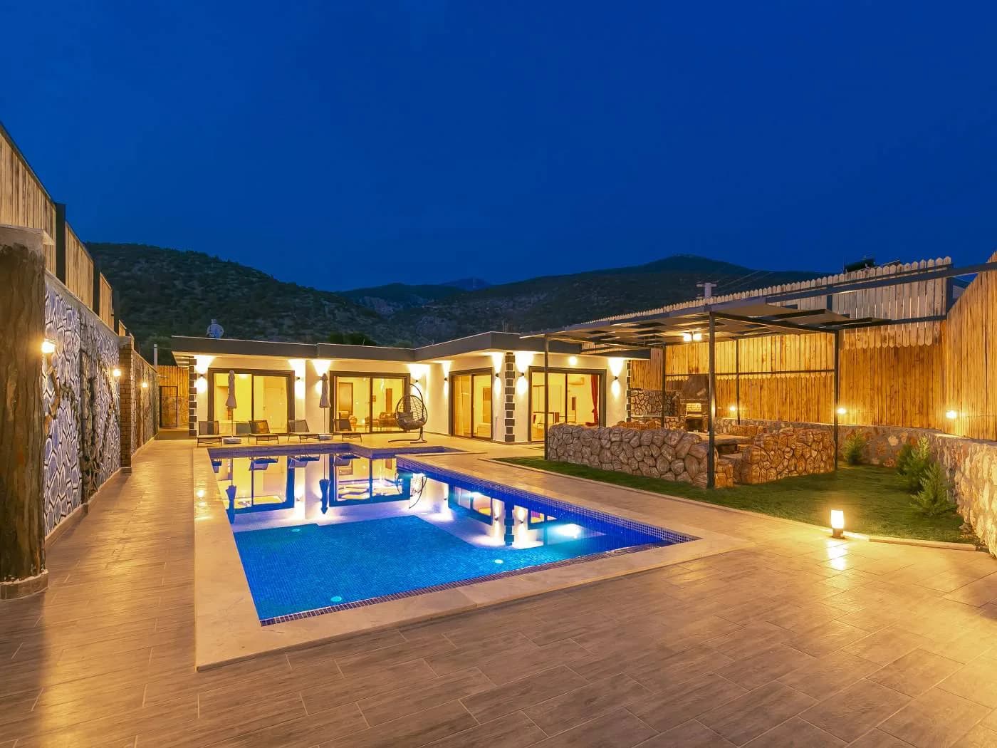 Kaş Çavdır'da Yeşillikler İçerisinde, Özel Havuzlu, Konforlu Villa görsel 1