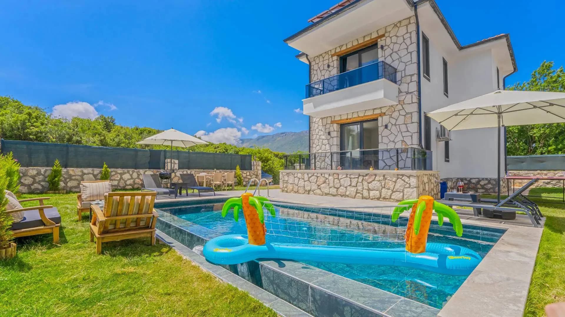 Kaş Andifli'de Yemyeşil Bahçeli, Özel Havuzlu, 2+1, Konforlu Villa görsel 1