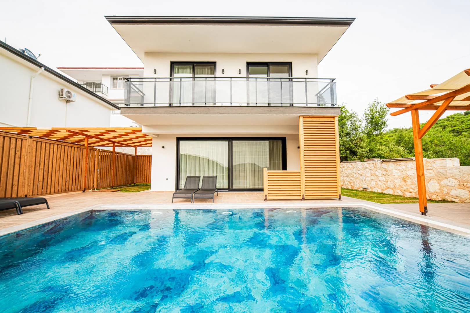 Kaş Ağullu'da Modern Tasarımlı, Özel Havuzlu, 4 Kişilik Villa görsel 3