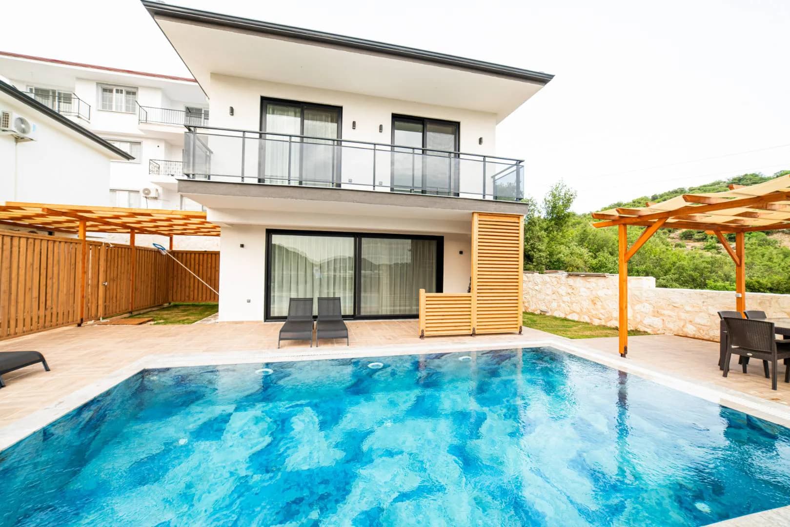 Kaş Ağullu'da Modern Tasarımlı, Özel Havuzlu, 4 Kişilik Villa görsel 2