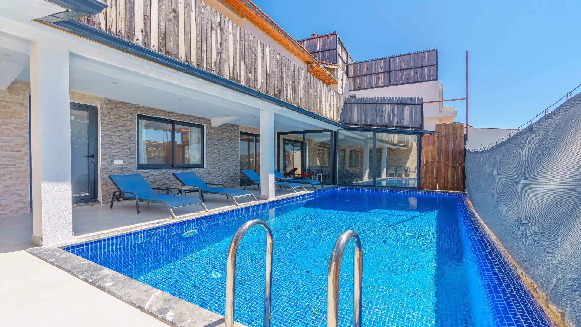 Kaş Bezirgan'da Doğa İle İç İçe, Isıtmalı Havuzlu, 4 Kişilik Villa görsel 3