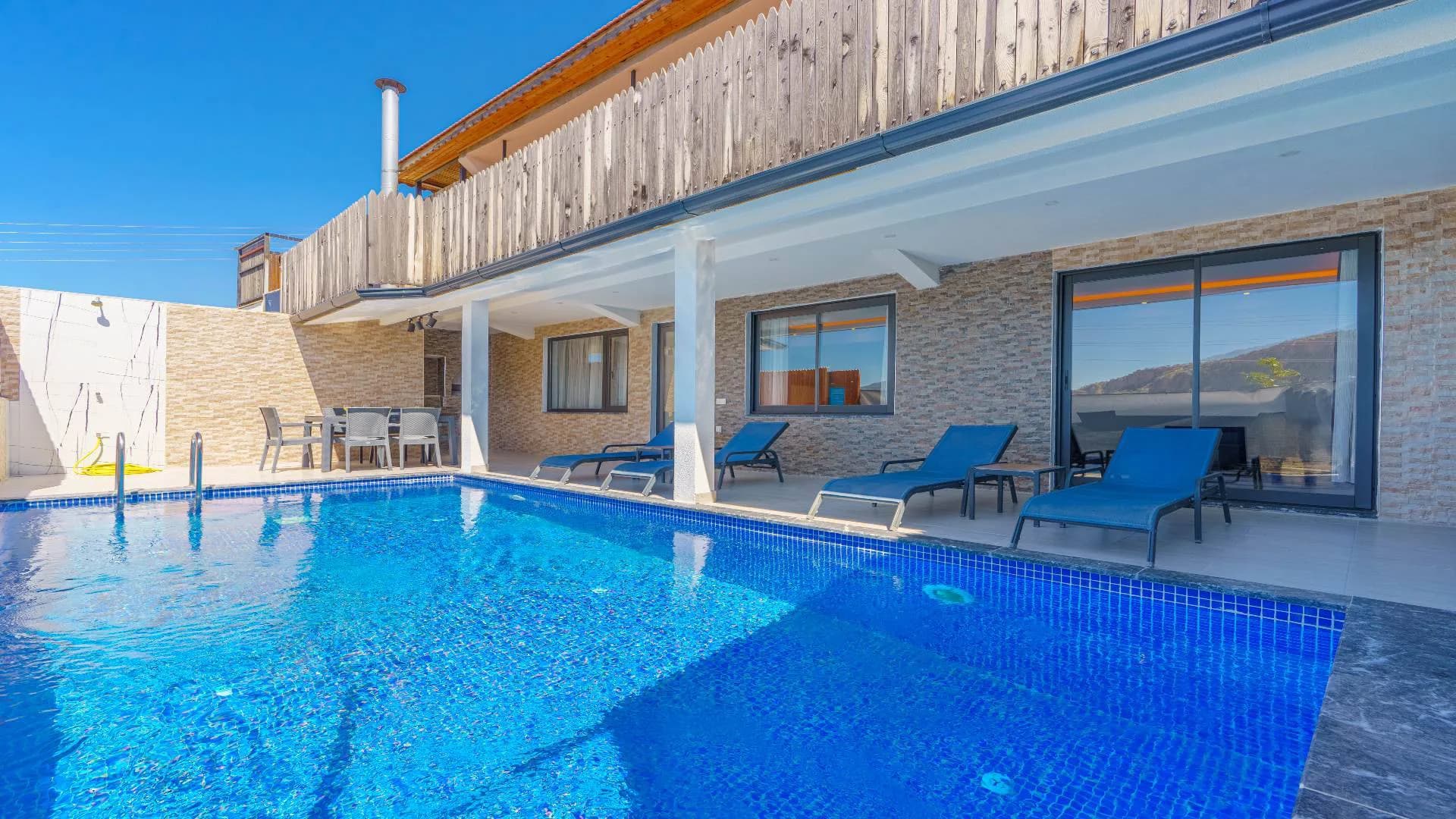 Kaş Bezirgan'da Doğa İle İç İçe, Isıtmalı Havuzlu, 4 Kişilik Villa görsel 2