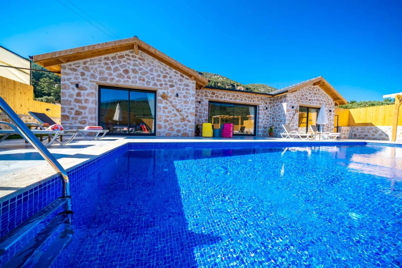 Kaş Hacıoğlan'da Otantik Mimarili, Özel Havuzlu, Lüks Taş Villa görsel 3