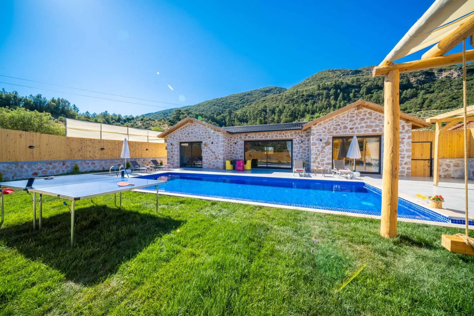 Kaş Hacıoğlan'da Otantik Mimarili, Özel Havuzlu, Lüks Taş Villa görsel 2