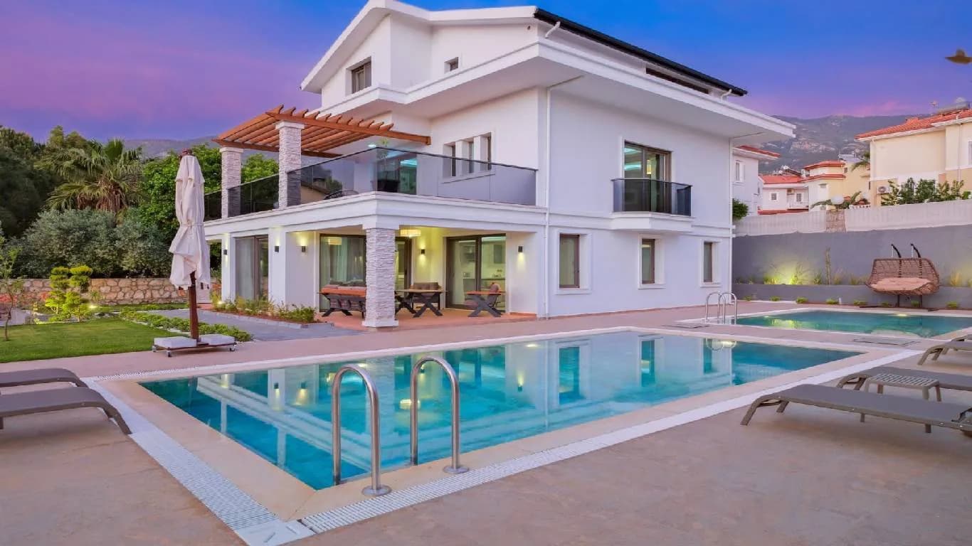 Fethiye Ölüdeniz'de Geniş Bahçe İçerisinde, Özel Havuzlu, Lüks Villa görsel 1