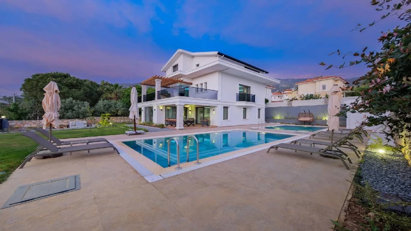 Fethiye Ölüdeniz'de Geniş Bahçe İçerisinde, Özel Havuzlu, Lüks Villa görsel 2