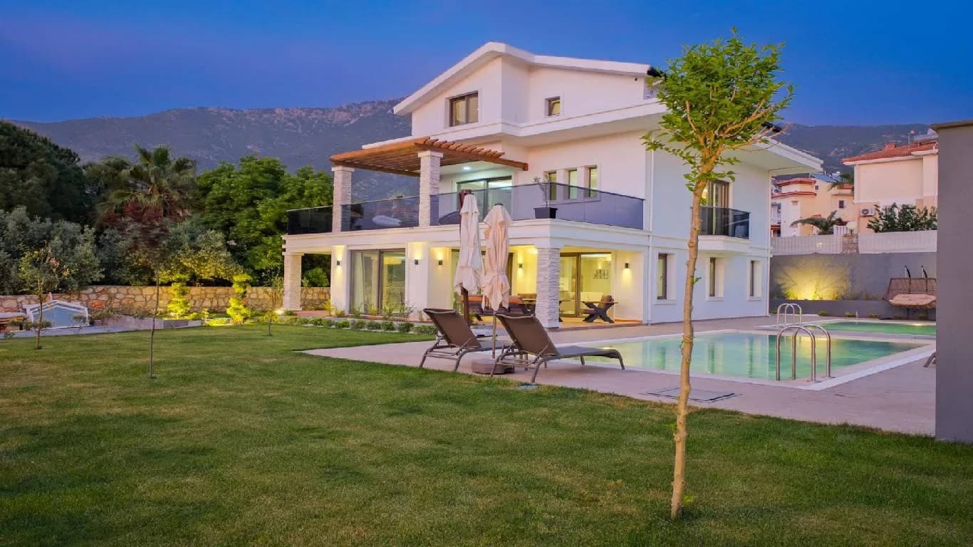 Fethiye Ölüdeniz'de Geniş Bahçe İçerisinde, Özel Havuzlu, Lüks Villa görsel 3