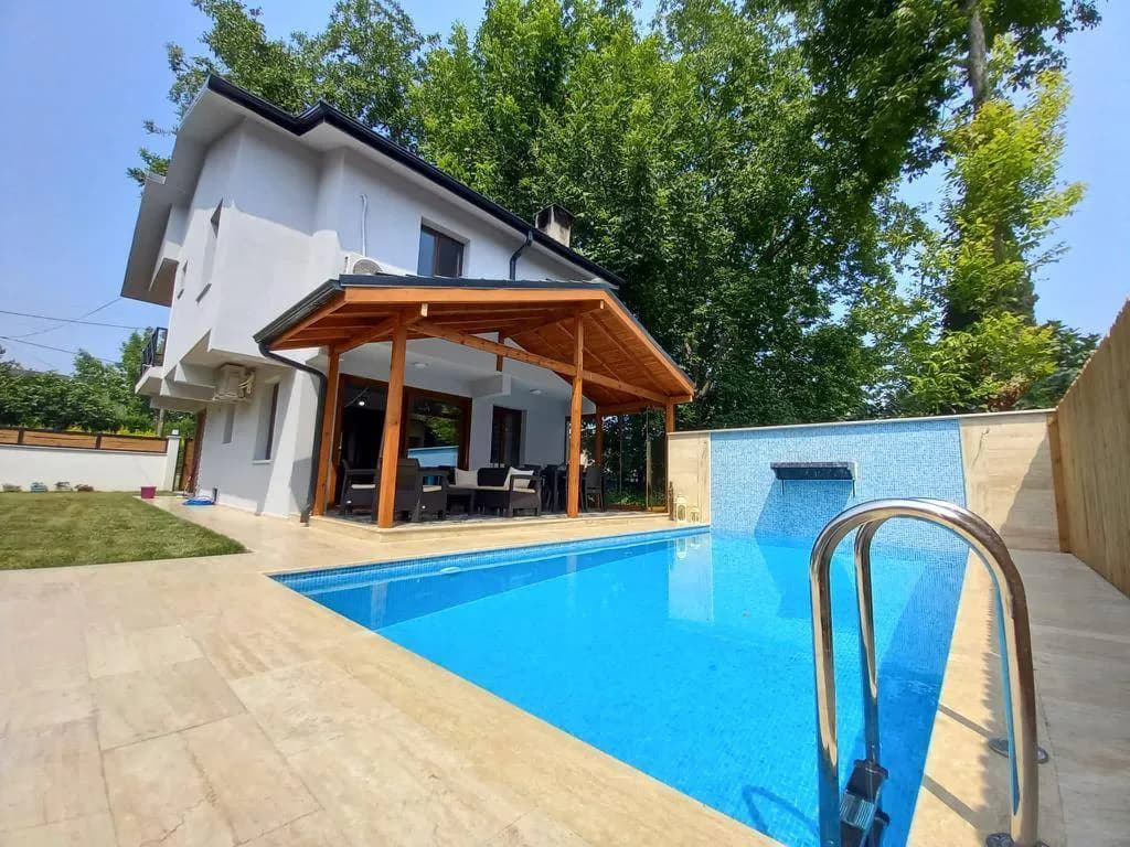 Sapanca Kırkpınar'da Merkezi Konumda, Isıtmalı Havuzlu, Modern Villa görsel 2