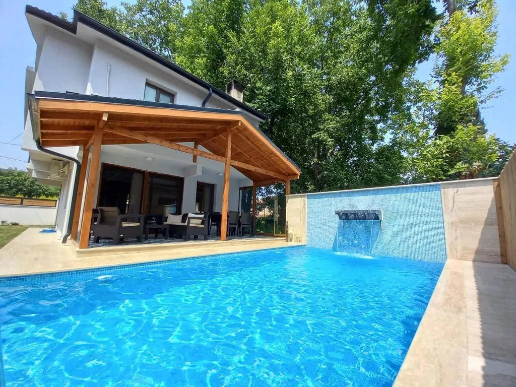 Sapanca Kırkpınar'da Merkezi Konumda, Isıtmalı Havuzlu, Modern Villa görsel 3