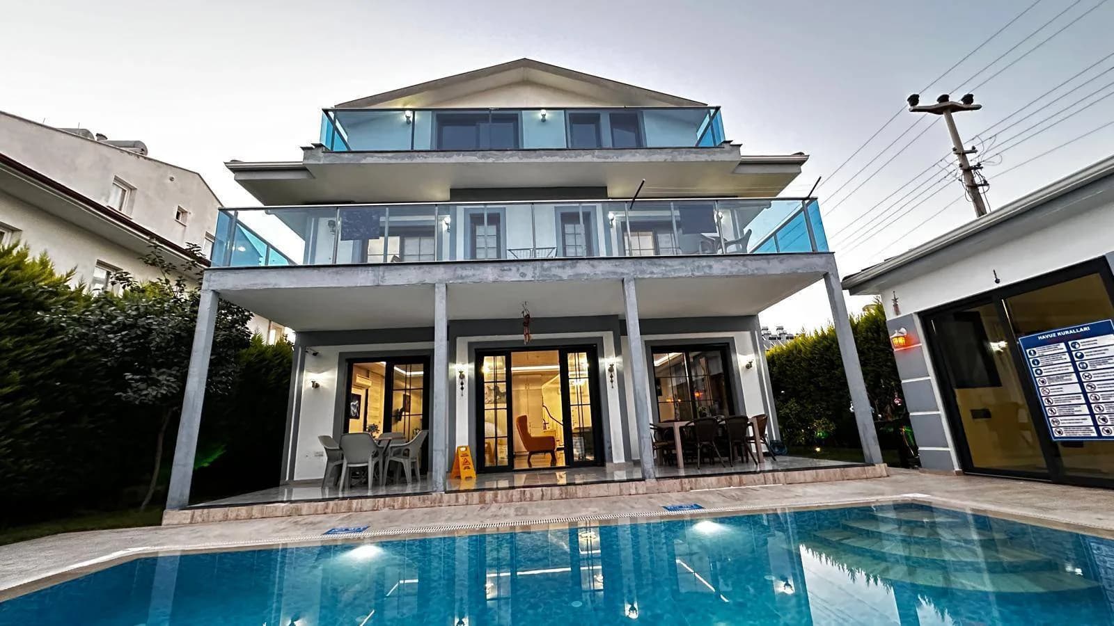 Muğla Fethiye'de Merkezi Konumda, Özel Havuzlu, Lüks Villa görsel 3