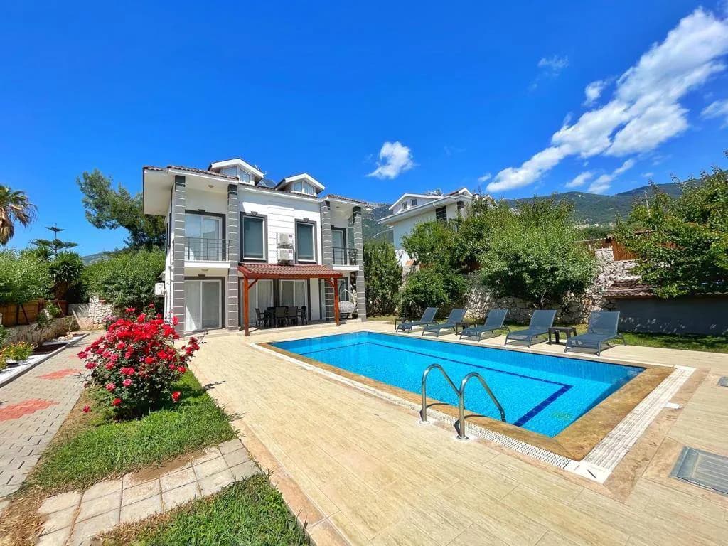 Fethiye Ölüdeniz'de Müthiş Doğada, Özel Havuzlu, Bahçeli Villa görsel 1