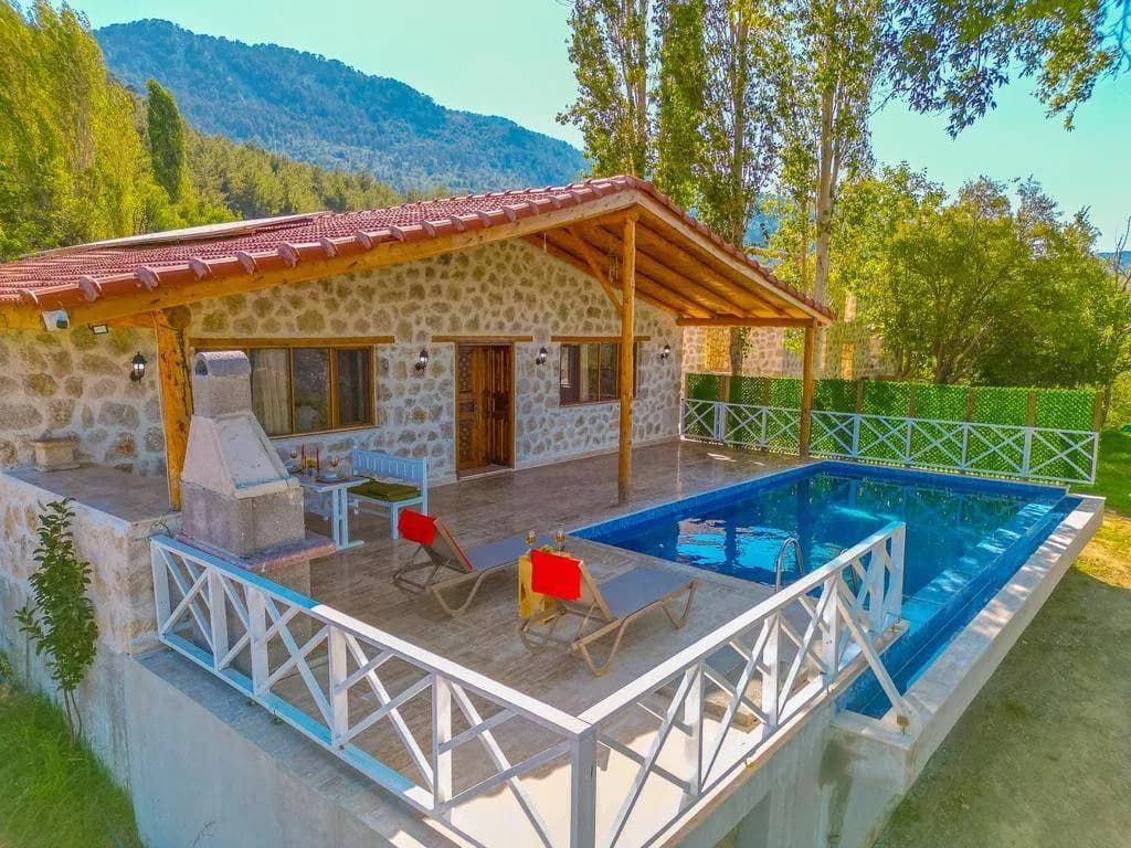 Kaş Çamlıova'da Sakin Konumda, Özel Havuzlu, Konforlu Villa görsel 2