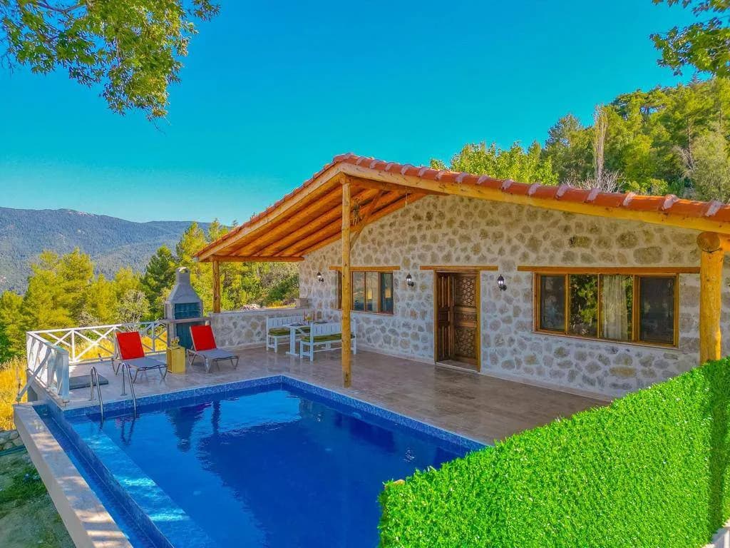 Kaş Çamlıova'da Sakin Konumda, Özel Havuzlu, Konforlu Villa görsel 1