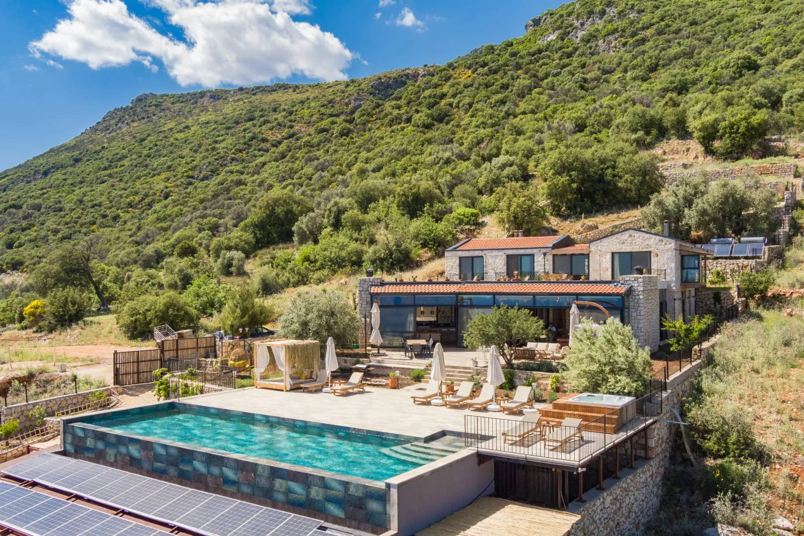 Kaş Sarıbelen'de Deniz Manzaralı, Sonsuzluk Havuzlu, Lüks Taş Villa görsel 1