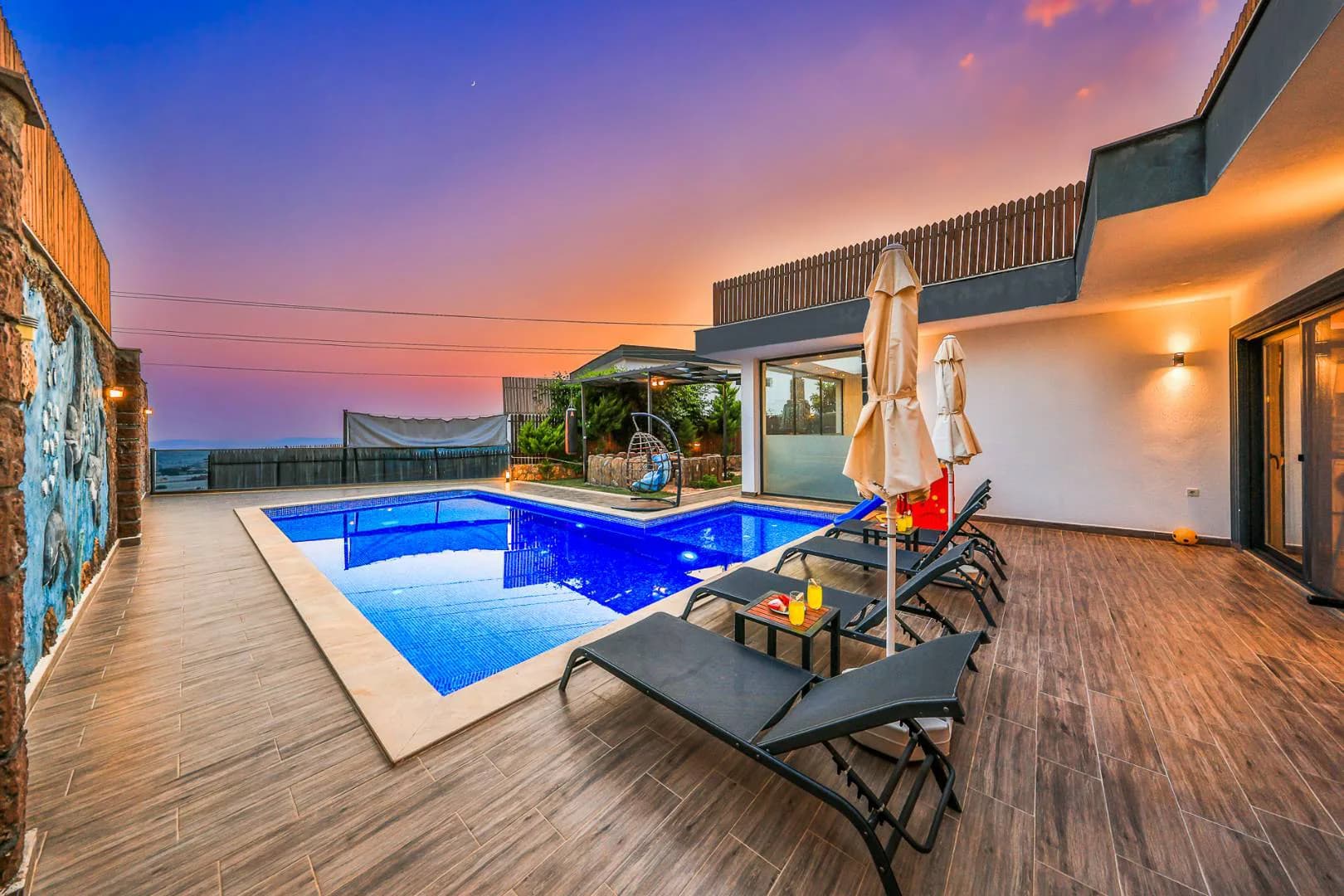 Kaş Çavdır'da Modern Tasarımlı, Açık ve Kapalı Havuzlu, Kiralık Villa görsel 2