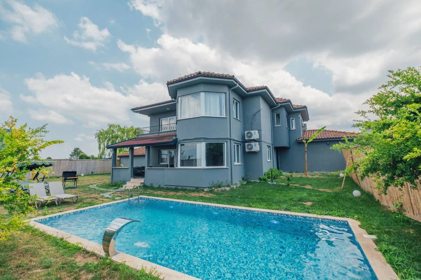 Sapanca Uzunkum'da Geniş Bahçeli, Isıtmalı Havuzlu, 5+1 Villa görsel 1