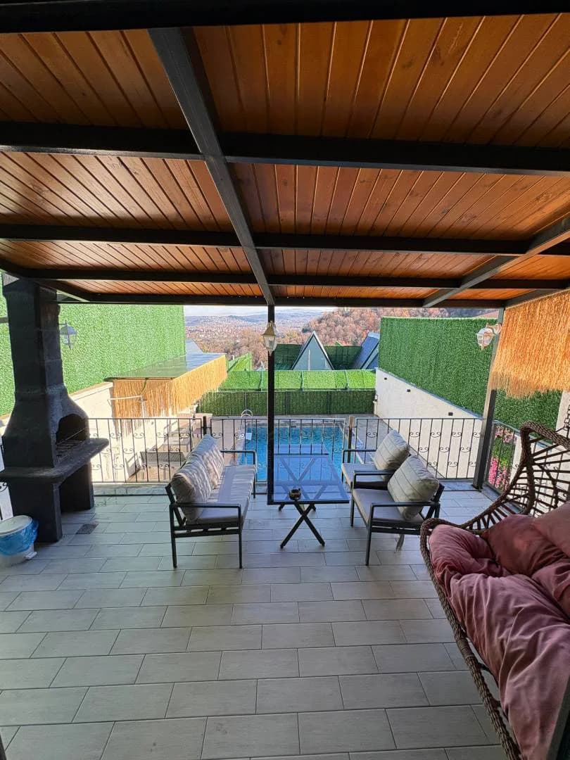 Sapanca'da Panoramik Göl Manzaralı, Özel Havuzlu, Konforlu Bungalov görsel 3